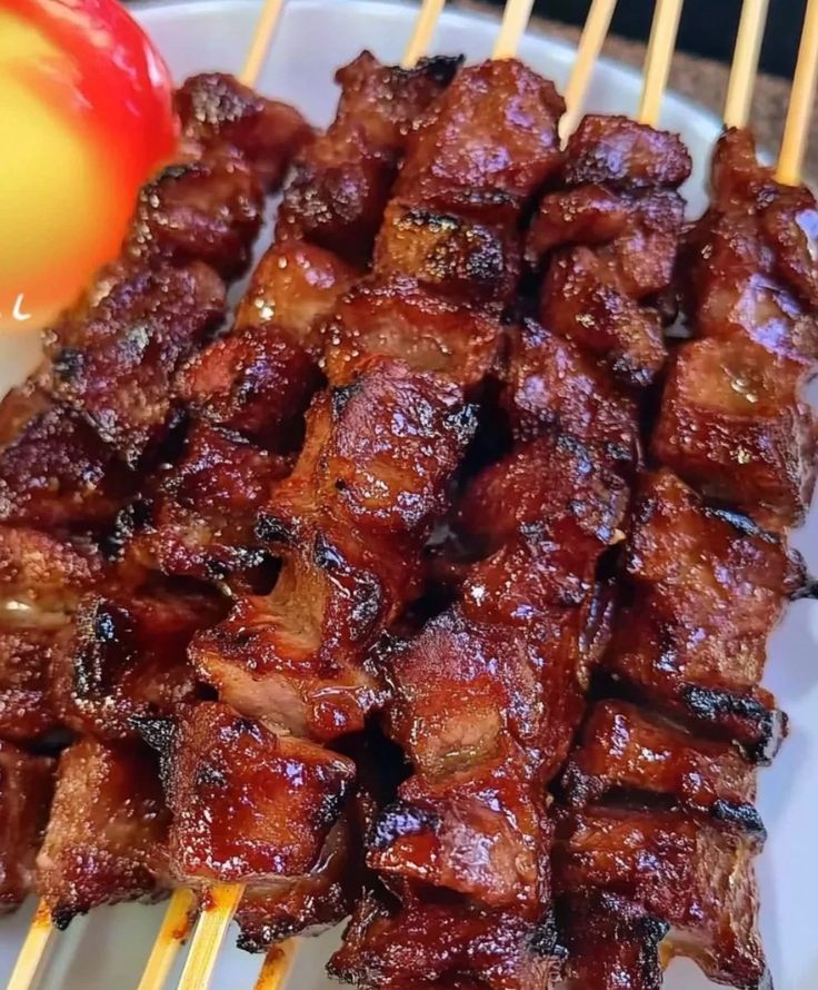 Brochette de beoeuf: Tendres, parfumées, grillées à la perfection